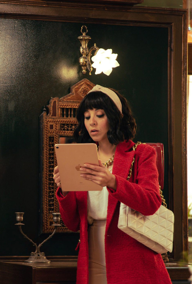 المسلسل الغنائي الرومانسي "مجنونة بيك"