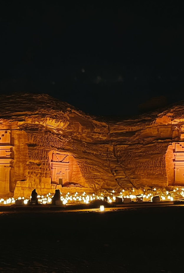 أجواء ساحرة في العلا مع تجربة مساء الحجر - المصدر @njeeld1.