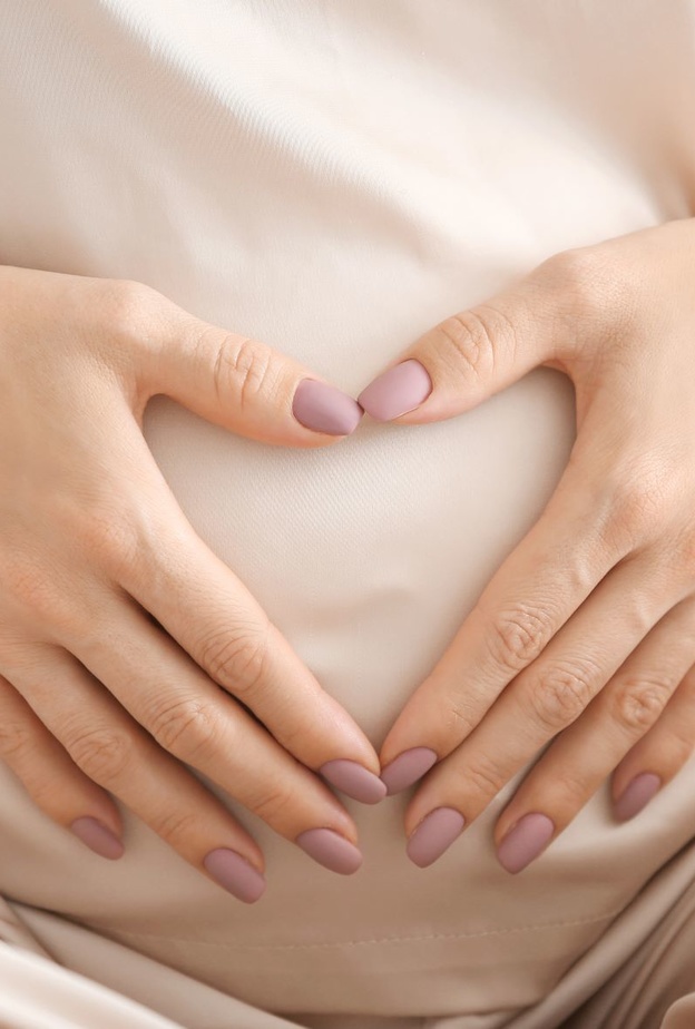 أسباب برودة بطن الحامل 