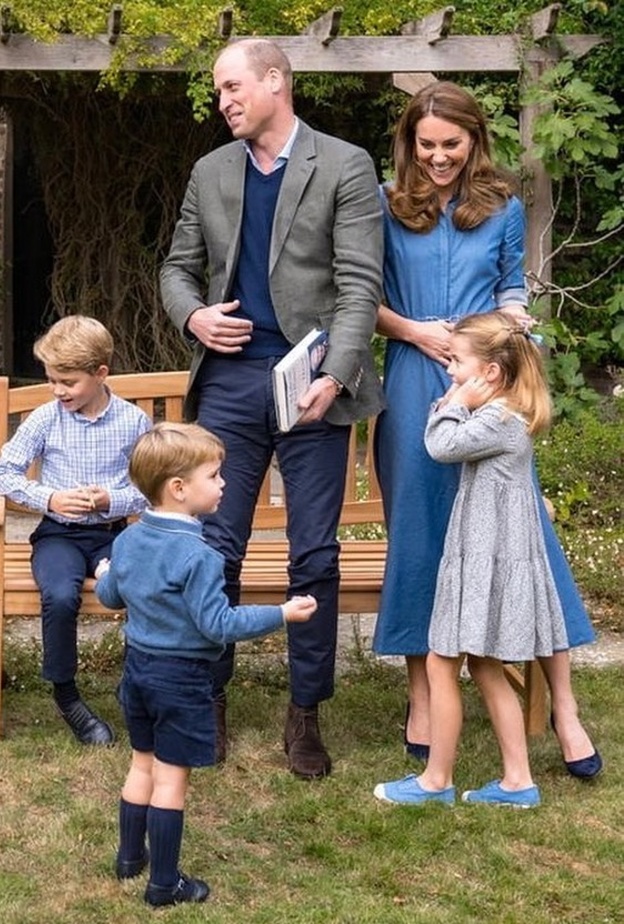 أطفال أميرا ويلز يتنزهون بالدراجات الهوائية في وندسور