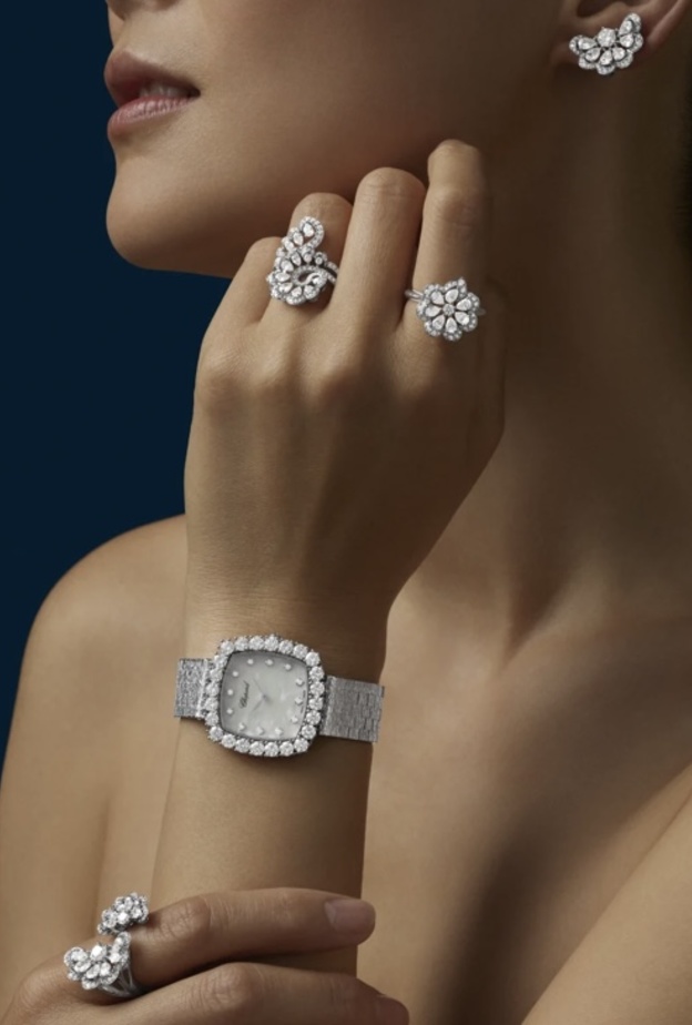 أفخم موديلات ساعات يد مرصعة بالألماس لخريف 2022