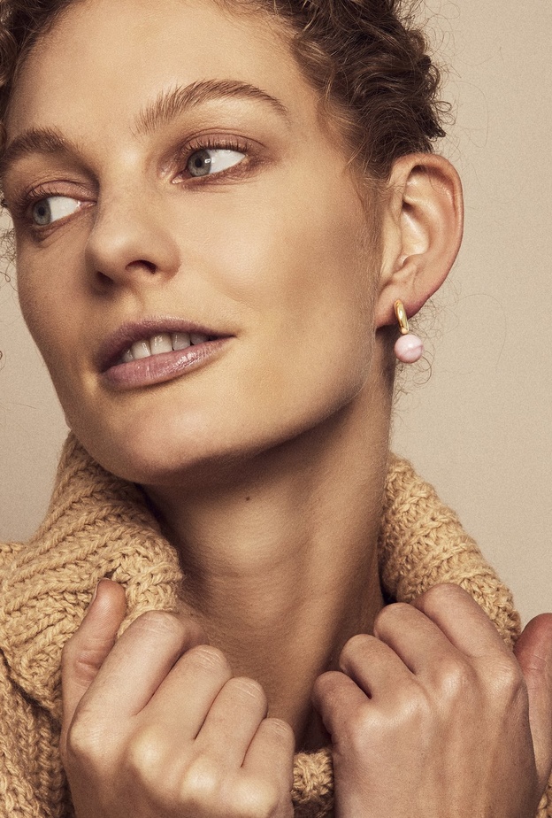 أقراط الأوبال الوردي من عقيلة ريد Akaila Reid