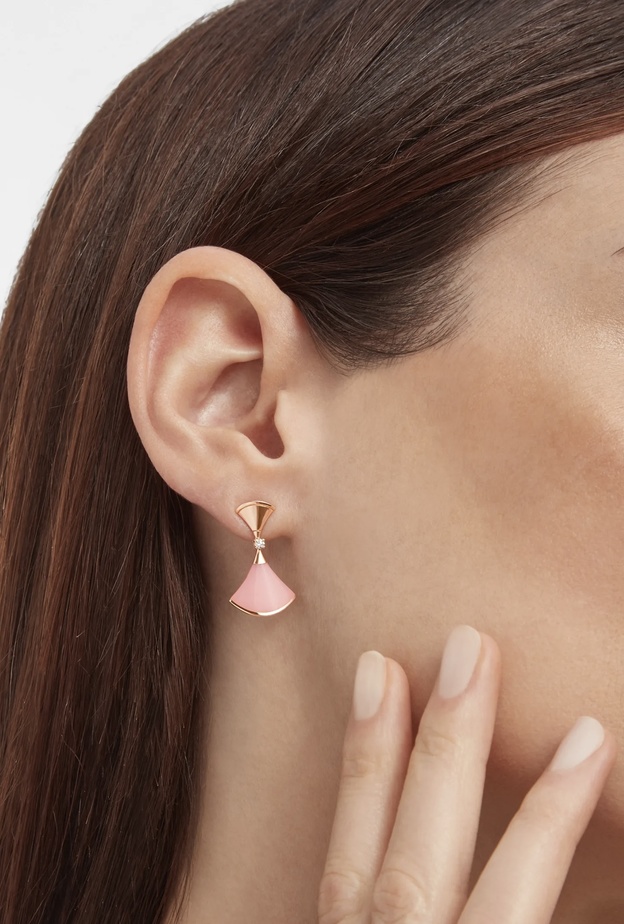 أقراط زهرية مميزة من بولغاري