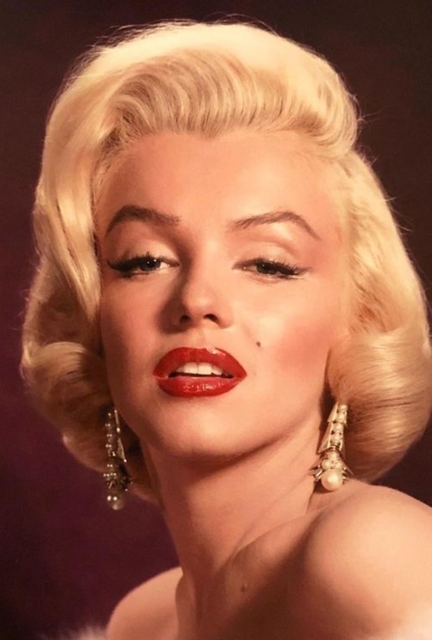 جولة في منزل مارلين مونرو في لوس أنجلوس .. هنا قضت أيقونة الجمال الأمريكية أيامها الأخيرة