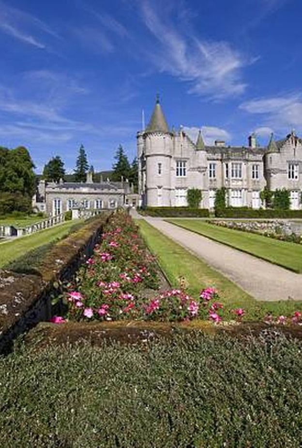 إغلاق قلعة بالمورال أمام الجمهور مؤقتا