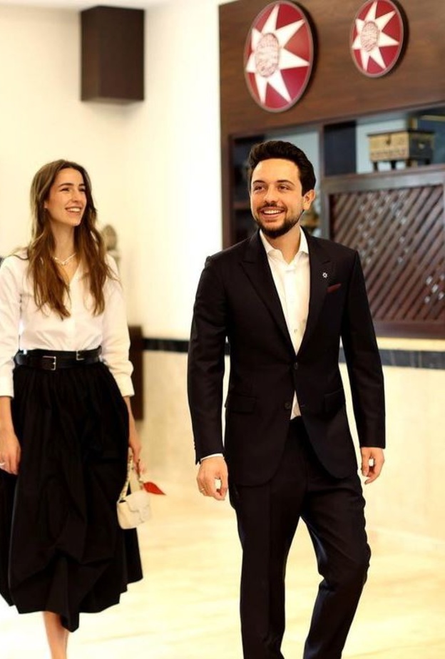 رجوة آل سيف تخطف الأنظار في أول ظهور لها في فعالية عامة