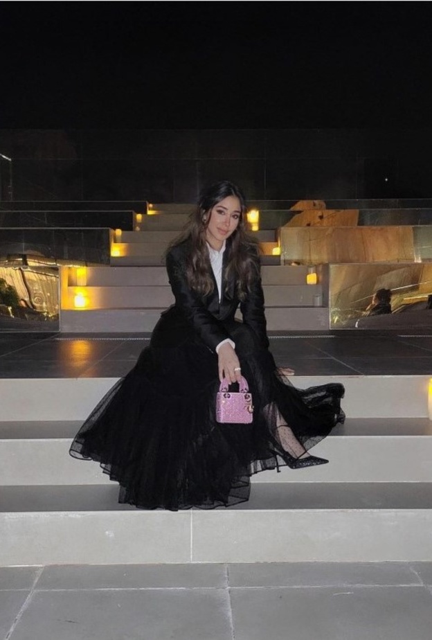 اطلالة أسيل عمران من ديور خلال حضور حفل ماريا كيري