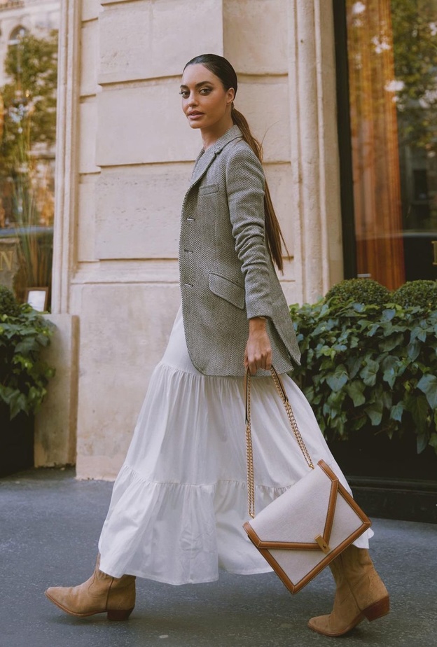 جاكيت البليزر وأفكار عصرية لتنسيقه على طريقة كارن وازن