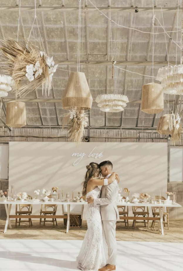 افكار ديكور رائعة لزفافك بلمسات اوراق النخيل