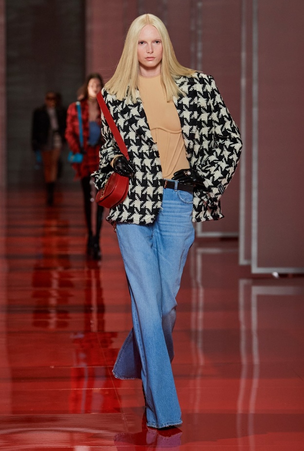 5 أفكار لتنسيق الجينز الـflare