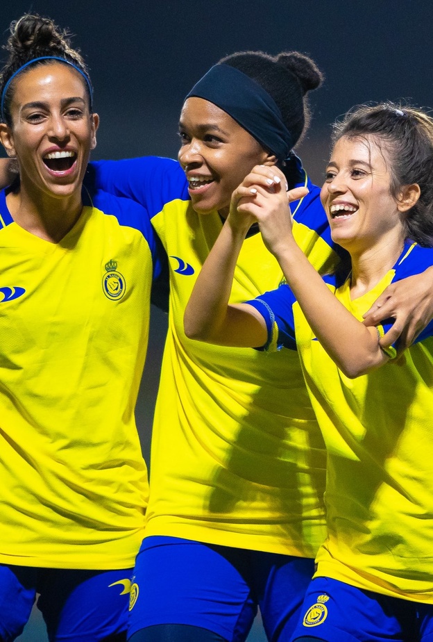 السعادة في عيون لاعبات النصر بعد النتيجة الكبيرة