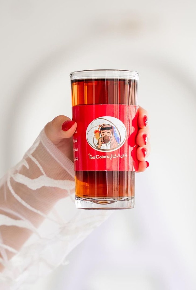 الشاي الساخن من ألوان الشاي