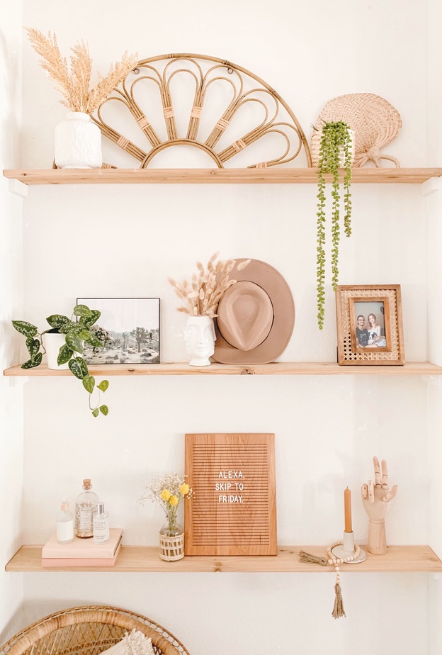 الصور العائلية تعطي ديكوورات الرفوف لمسة شخصية فريدة