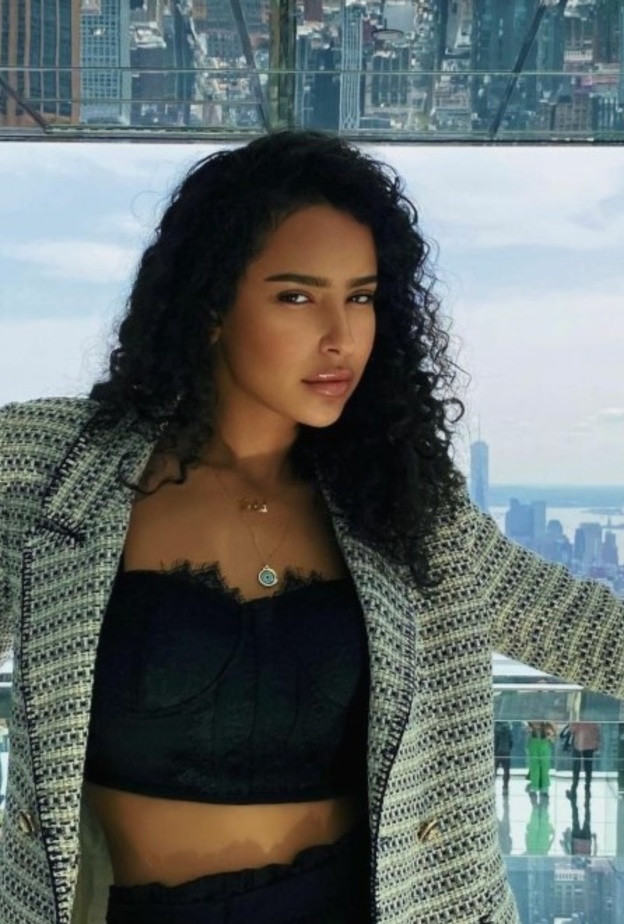 تعرفوا على عارضة الأزياء السعودية المرموقة "خلود عادل"