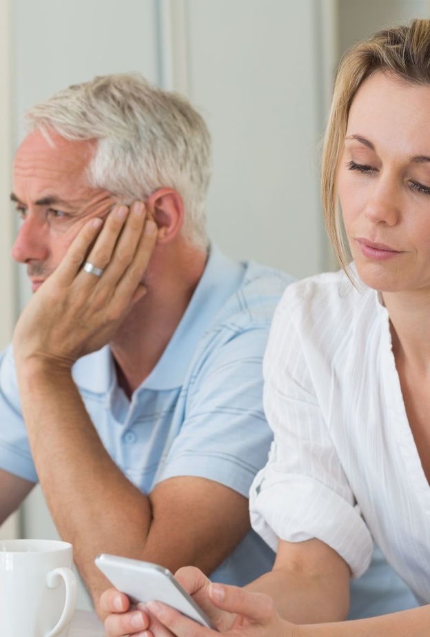 الفتور العاطفي يعصف بالعلاقة بين الزوجين