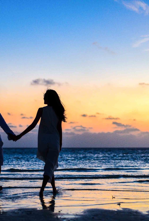 اللفتات الرومانسية تجعل العلاقة افضل.jpg