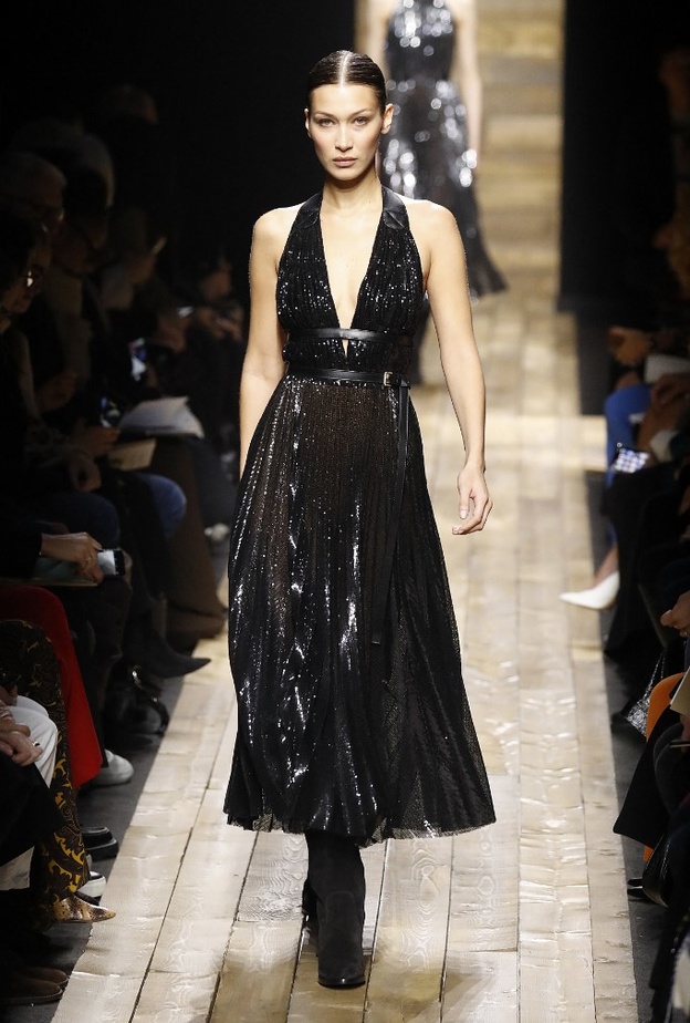 بيلا حديد إحدى أشهر عارضات الأزياء في العالم