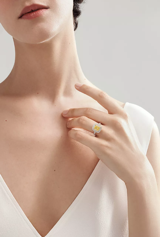 خاتم خطوبة مرصع بالألماس الأبيض والأصفر من مجموعة Tiffany Soleste لدار تيفاني 