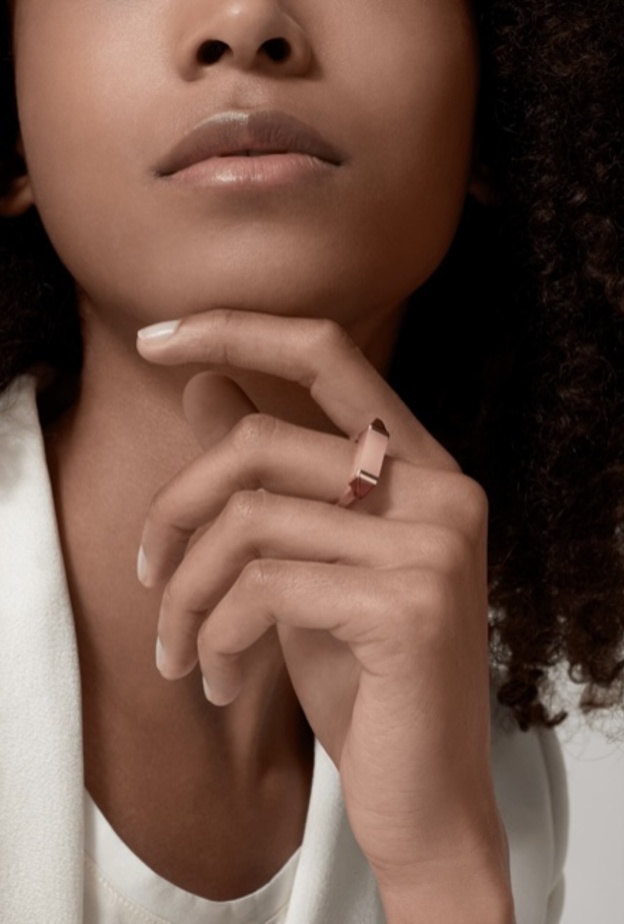 خاتم وردي نسائي من كارتييه مناسب لشهر أكتوبر الوردي