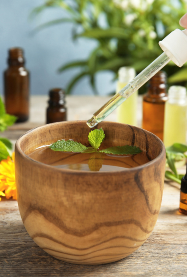 كيف تستفيدين من زيت النعناع وما فوائده لصحتك