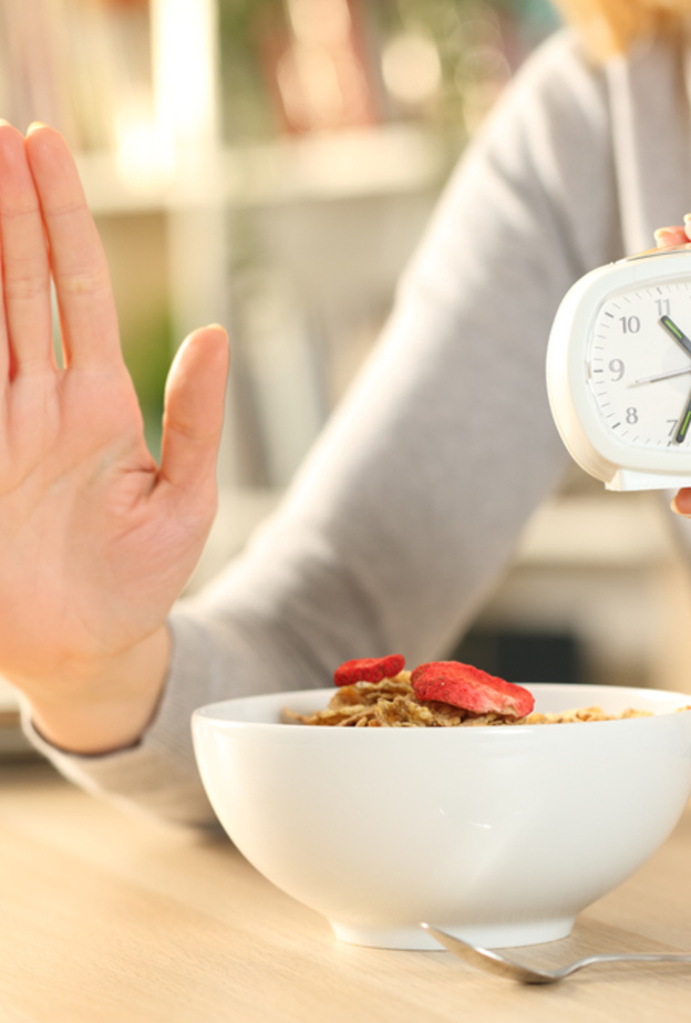 كيف يساعدك نظام الصيام المتقطع على الوقاية من الزهايمر