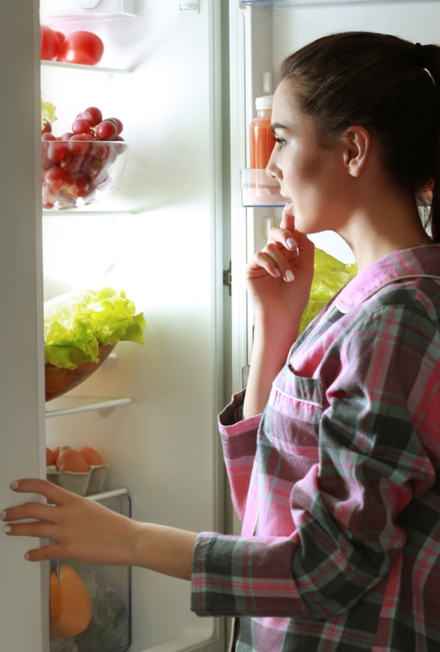 للنساء.. لا تتناولي أية أطعمة قبل النوم وهذه الأسباب