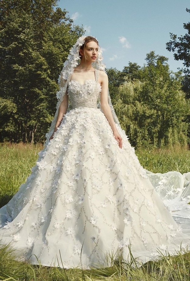 المصمم اللبناني رامي قاضي لـ "هي": لا داعي للتقيّد بالعادات القديمة عند اختيار فستان الزفاف