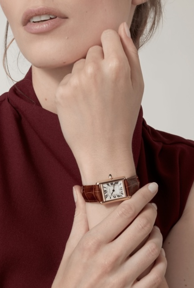 ساعة بنية فخمة من كارتييه