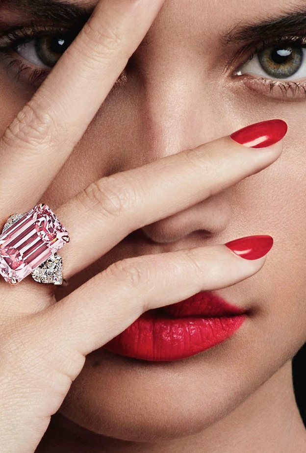 سحر تصاميم المجوهرات مع الماس الوردي لشهر أكتوبر