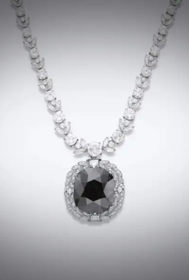 صورة لماسة أورلوف كما عرضتها دار كريستيز