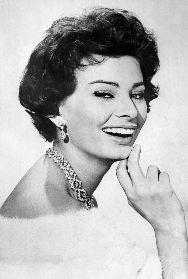 علاجات طبيعية استخدمتها أيقونات الجمال لعلاج مشاكل بشرتهن ..إليك طرق تطبيقها