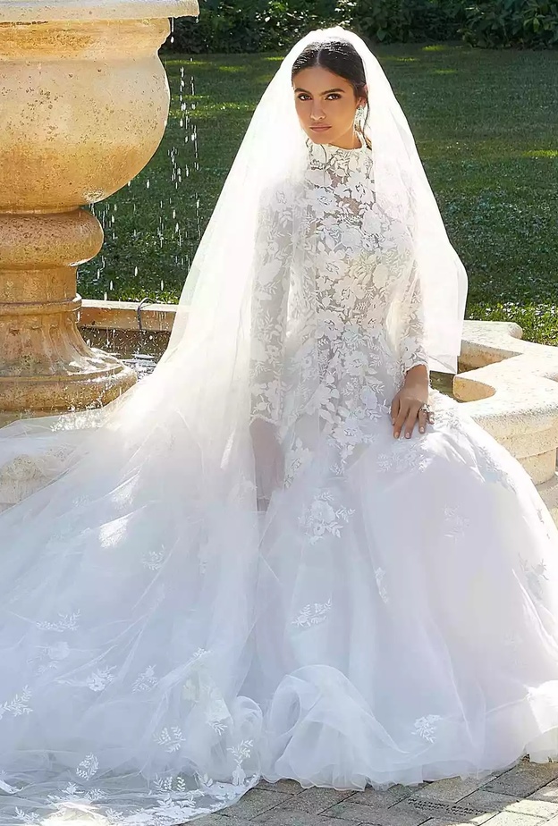 صيحة الياقات العالية@madelinegardner