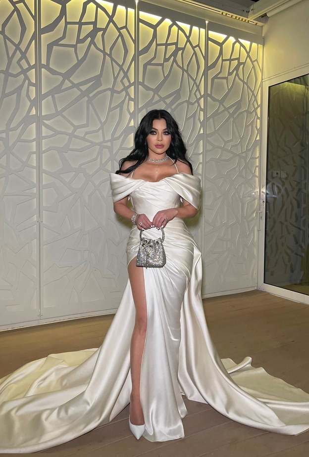 فساتين باللون الابيض انستقرام @haifawehbe