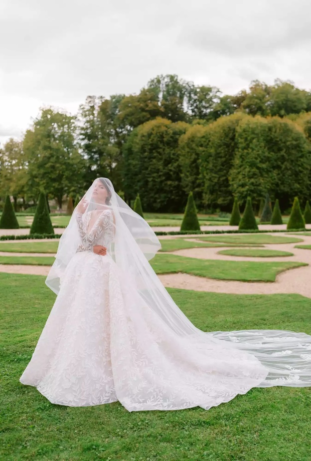 فساتين زفاف  منفوشة@moniquelhuillier