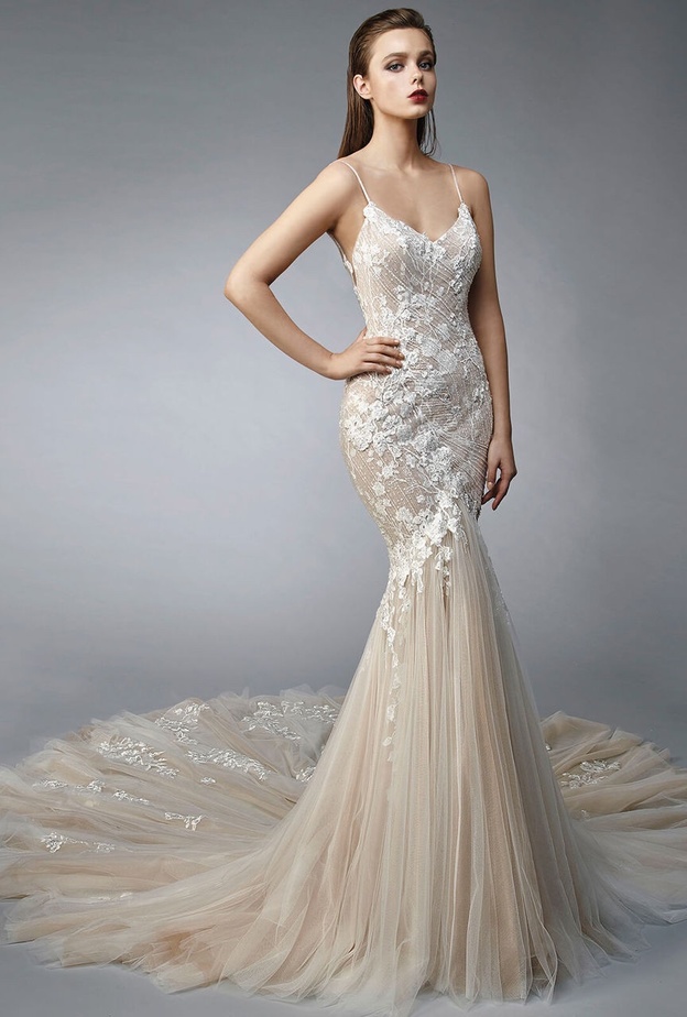 فساتين زفاف باللون الذهبي للعروس العصرية