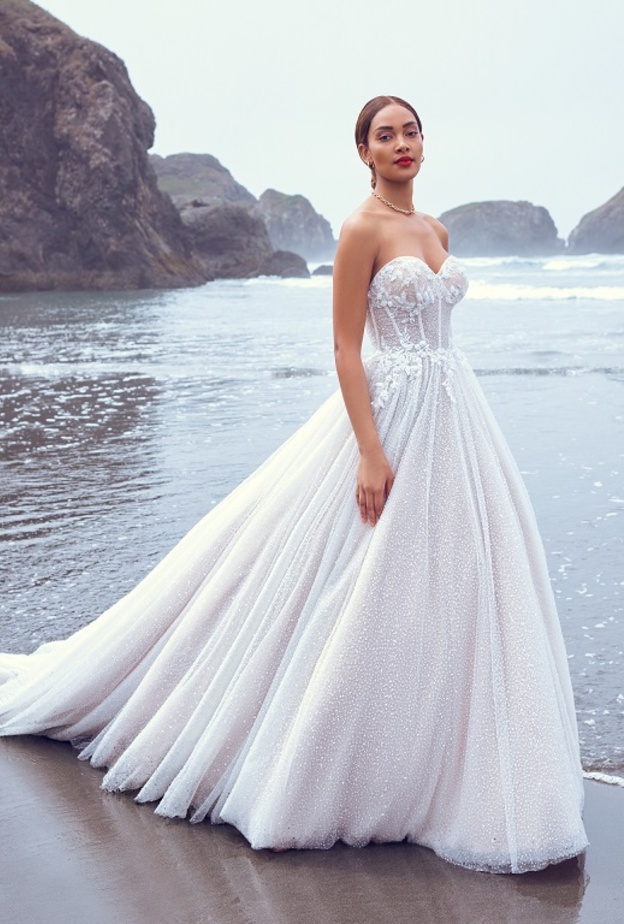 فساتين زفاف مزينة بالورود@maggiesottero
