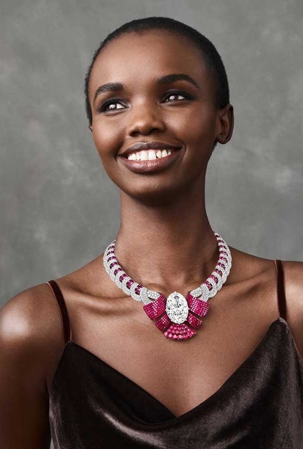 قلادة Atours Mystérieux من فان كليف آند آربلز Van Cleef & Arpels