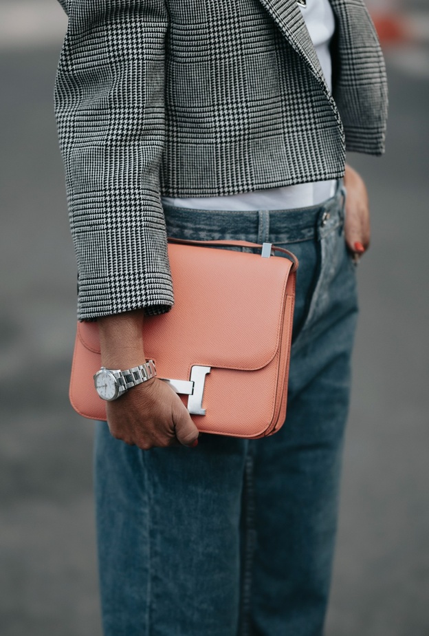 كيف تهتمين بحقيبتك المفضّلة وتطيلين عمرها