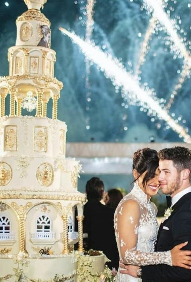 كعكة زفاف النجمين نيك جوناس وبريانكا شوبرا