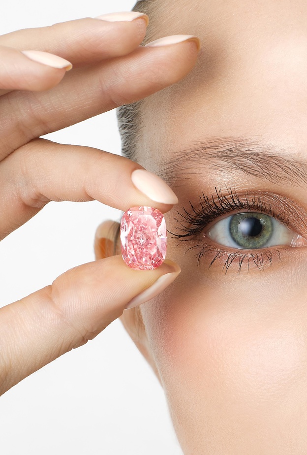 ماسة ويليامسون بينك ستار النادرة في مزاد سوذبيز هونج كونج