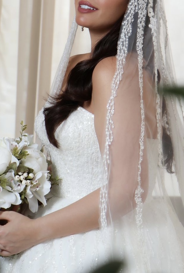 مسكة العروس إضافة أساسية في إطلالة العروس