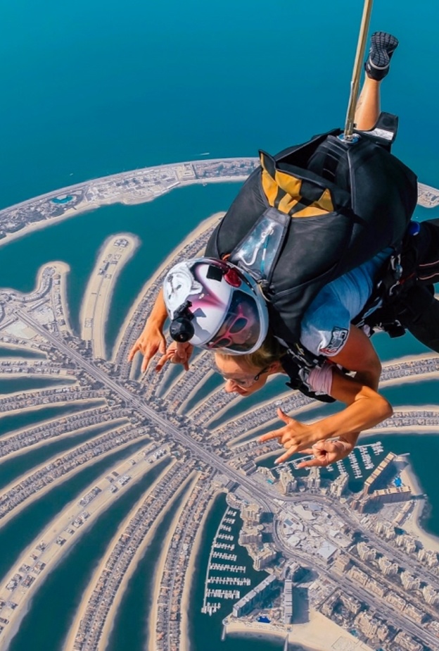 من بينها القفز المظلي فوق نخلة الجميرة.... تعرفي على تجارب سياحية مذهلة يمكنك اختبارها خلال زيارتك إلى دبي