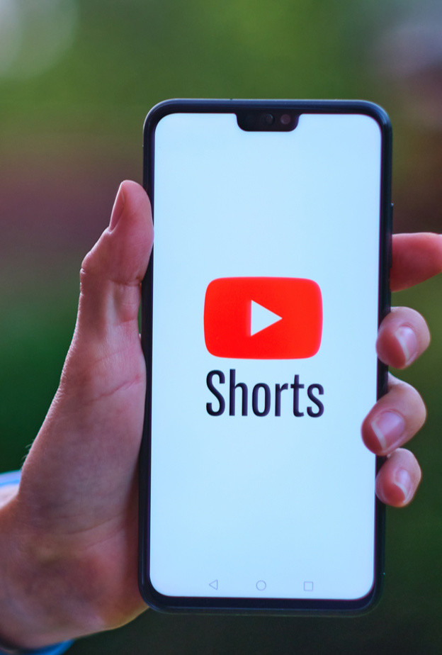 يوتيوب تتيح إضافة تعليق صوتي للفيديوهات القصيرة Shorts 