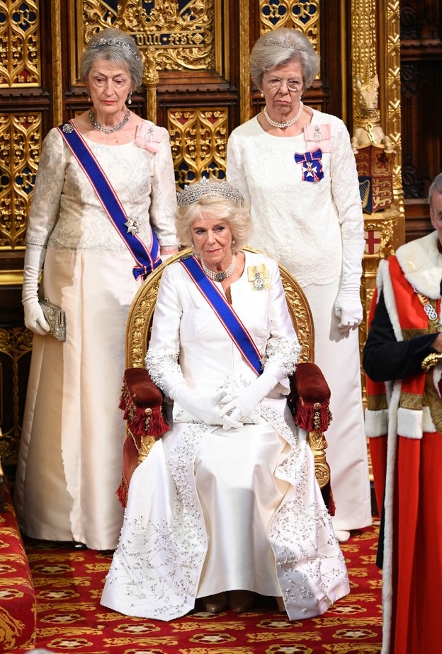  الملكة القرينة كاميلا باركر تكسر تقاليد ملكية عمرها 70 عاما بالقصر الملكي البريطاني