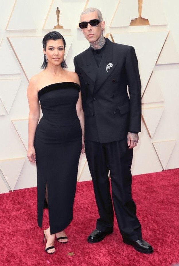 كورتني كارداشيان وترافيس باركر