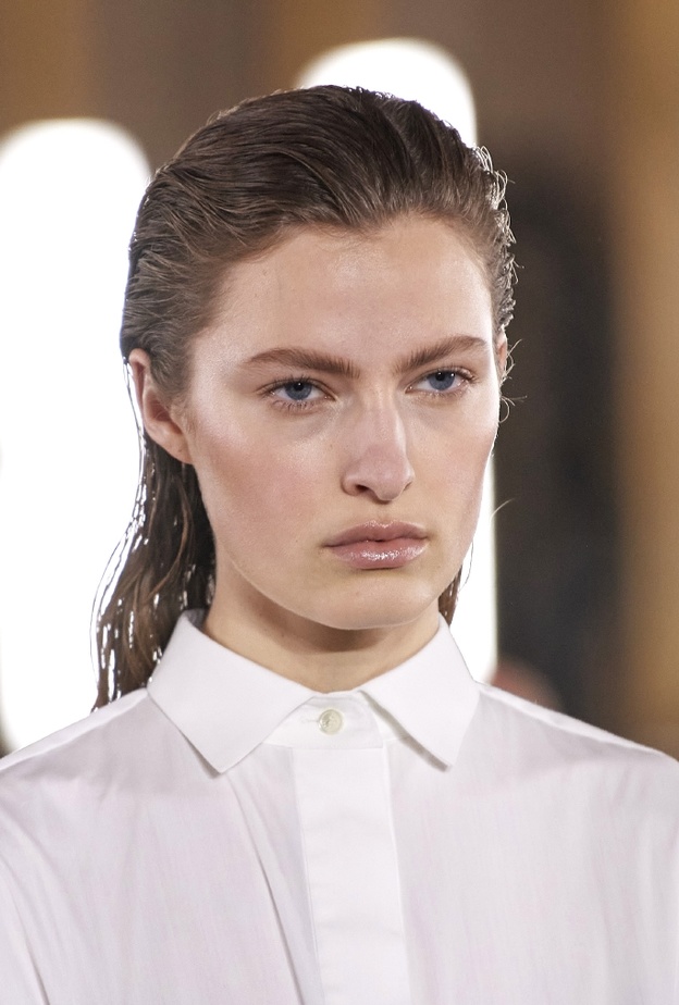 أفضل مقشرات الوجه في المساء قبل النوم