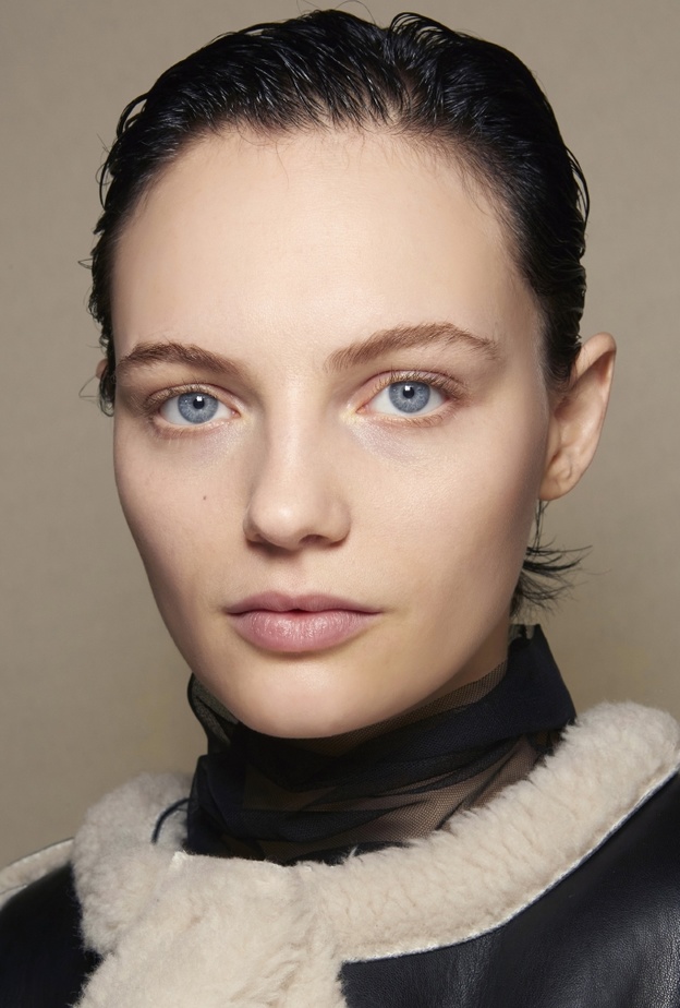 أفكار لترطيب البشرة والتخلص من الحبوب وآثارها