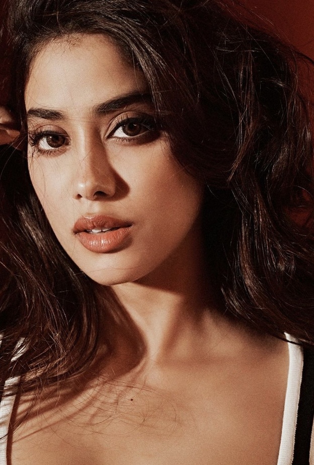 ألوان ظلال عيون للخريف تعتمدها Janhvi Kapoor - الصورة من حسابها على انستغرام