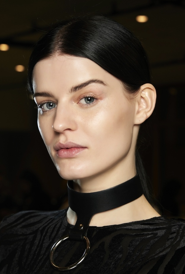 التقشير بالقهوة يضفي إشراقة على البشرة