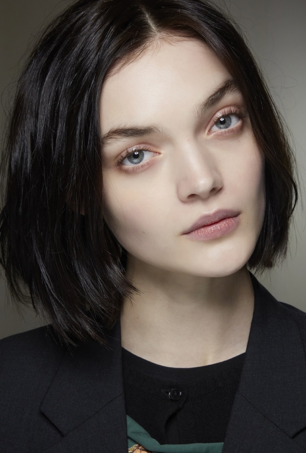 تطبيق الكريمات الليلية تساعد في إحتباس الرطوبة داخل الجلد